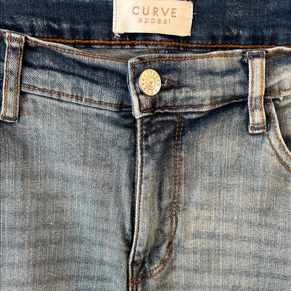 Curve Women's Blue Denim Bermuda Shorts Size 12 - Picture 2 of 4
